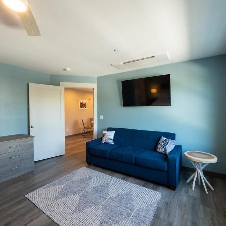 Long Beach Suites Gloucester Εξωτερικό φωτογραφία