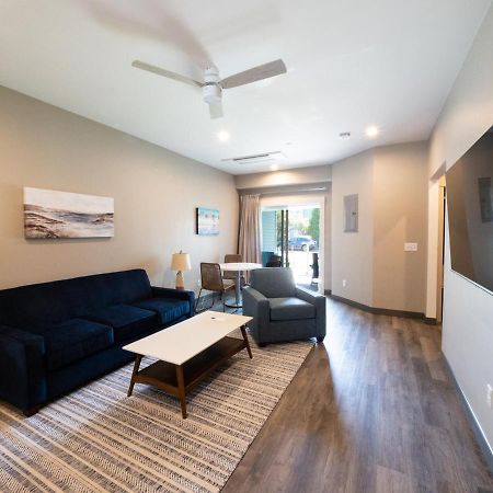 Long Beach Suites Gloucester Εξωτερικό φωτογραφία