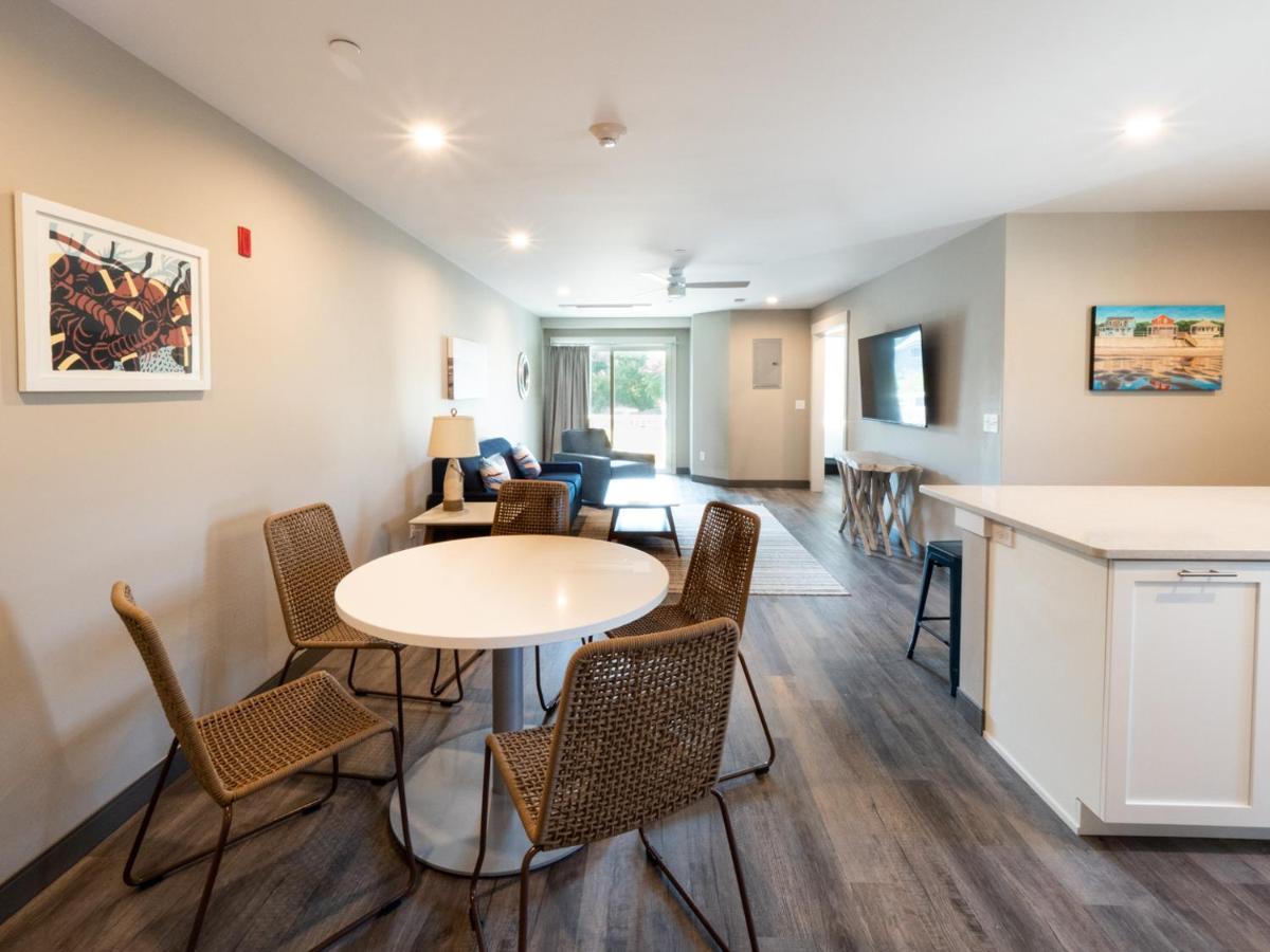 Long Beach Suites Gloucester Εξωτερικό φωτογραφία