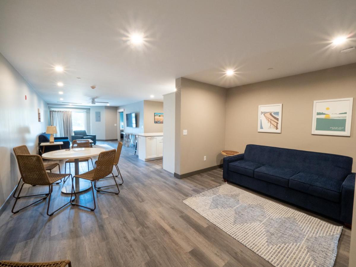 Long Beach Suites Gloucester Εξωτερικό φωτογραφία
